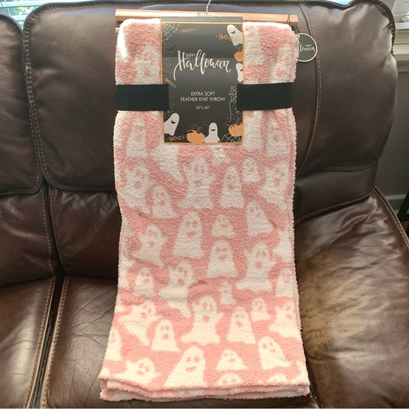Happy Halloween Pink Ghost Blanket 50” x 60” Extra Soft Feather Knit Throw - Picture 10 of 11